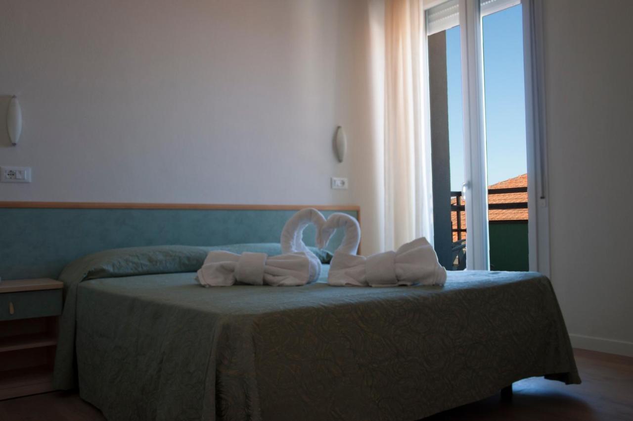 Hotel Ondina E Milazzo チェルヴィア エクステリア 写真