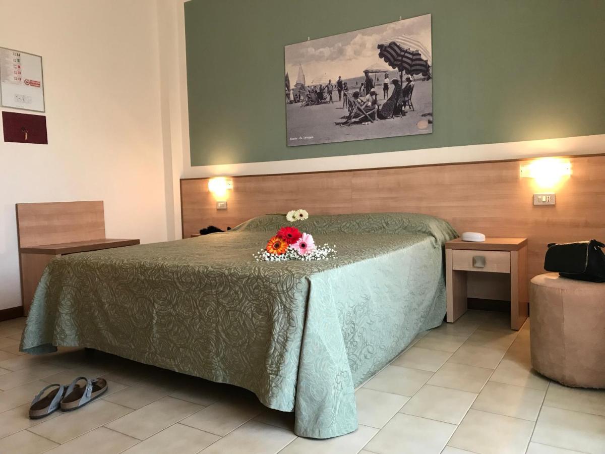 Hotel Ondina E Milazzo チェルヴィア エクステリア 写真