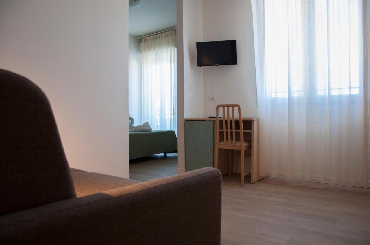 Hotel Ondina E Milazzo チェルヴィア エクステリア 写真