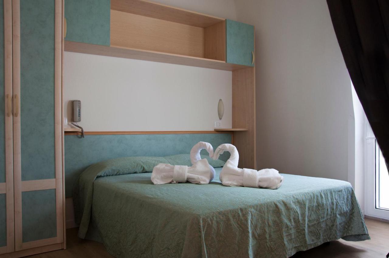 Hotel Ondina E Milazzo チェルヴィア エクステリア 写真