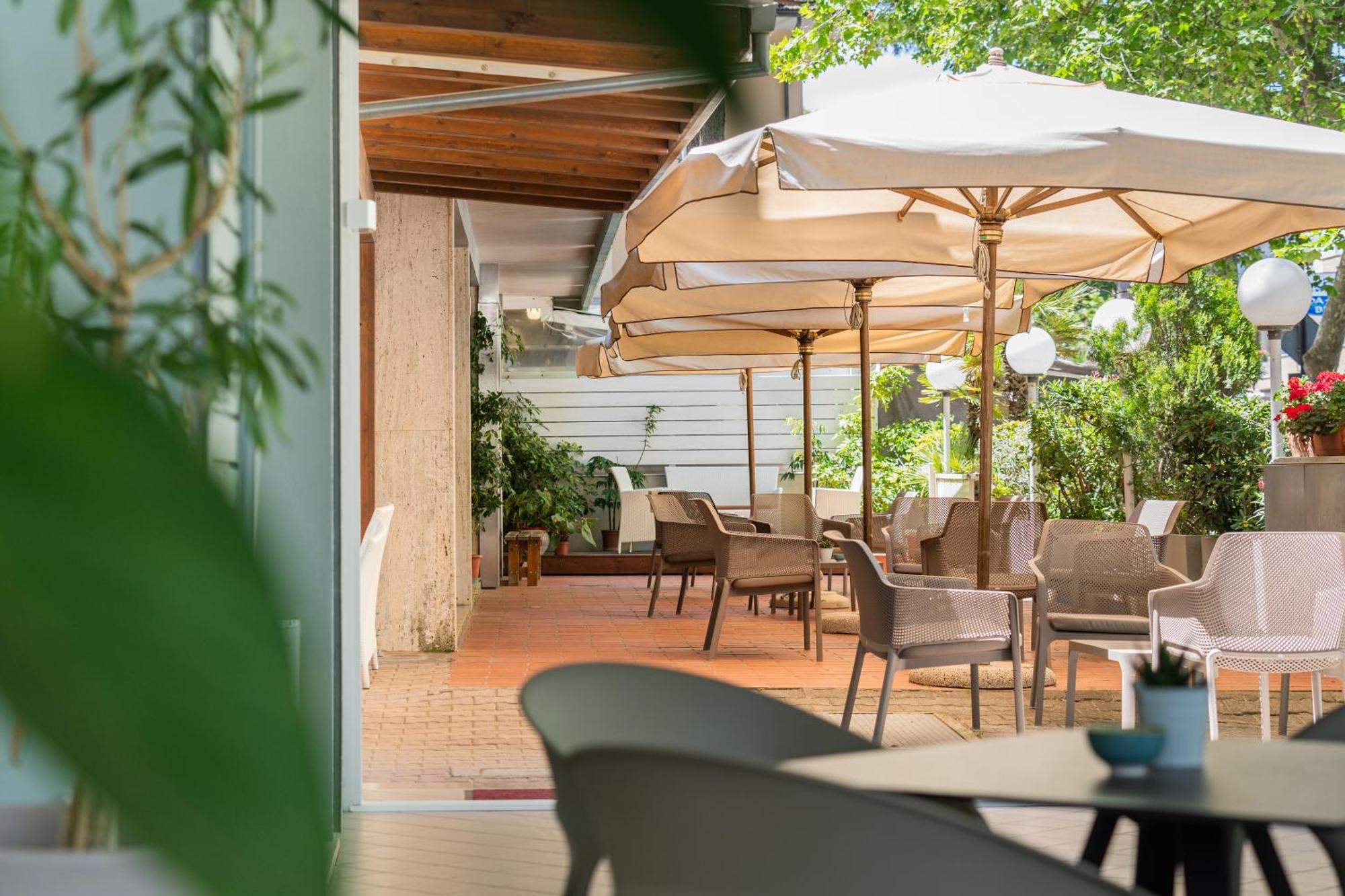 Hotel Ondina E Milazzo チェルヴィア エクステリア 写真