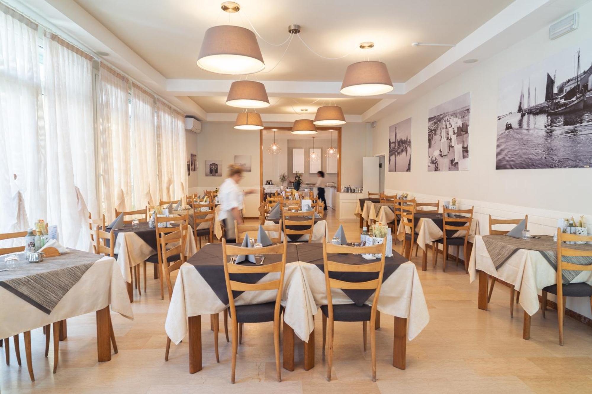 Hotel Ondina E Milazzo チェルヴィア エクステリア 写真
