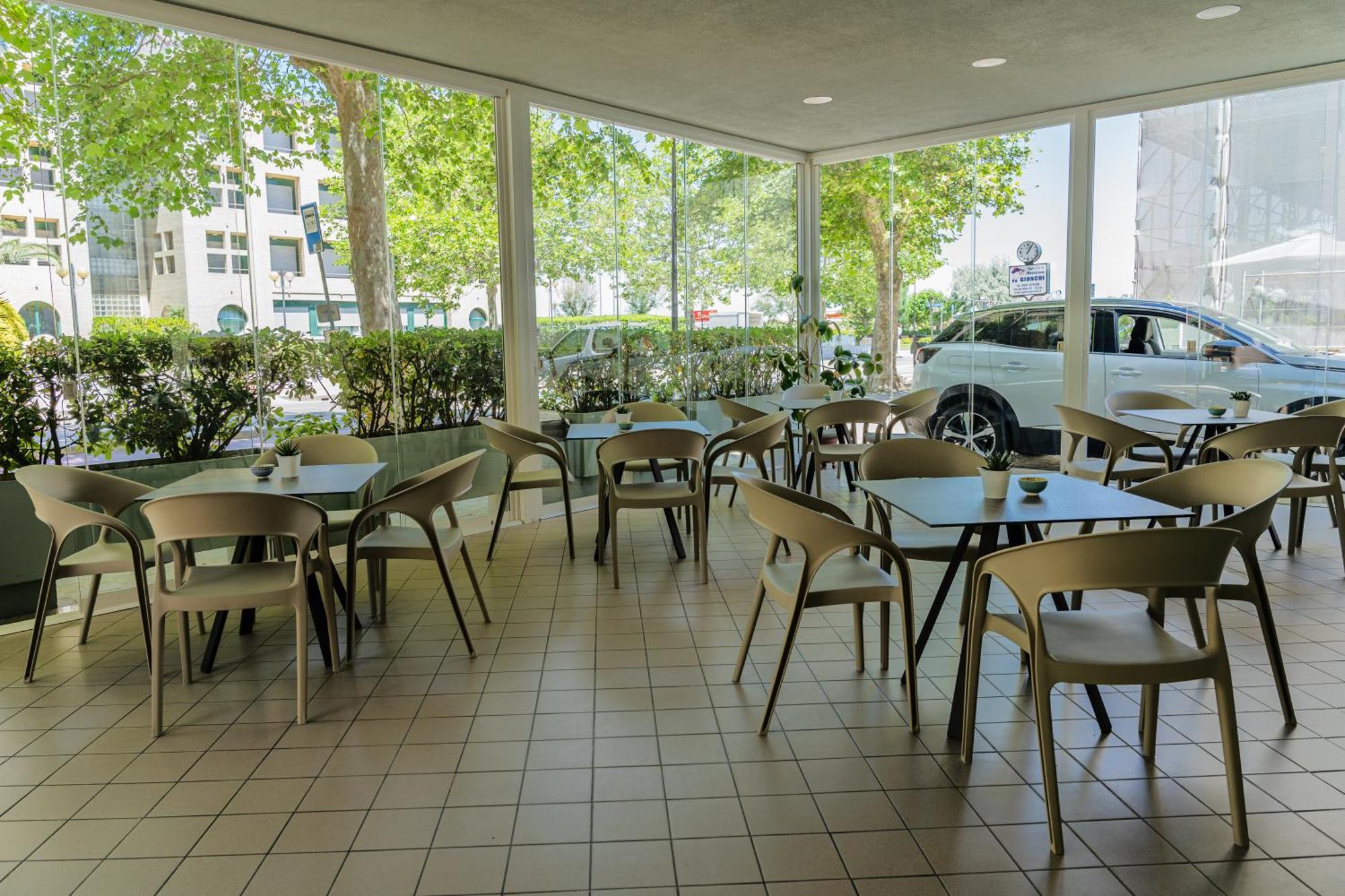 Hotel Ondina E Milazzo チェルヴィア エクステリア 写真