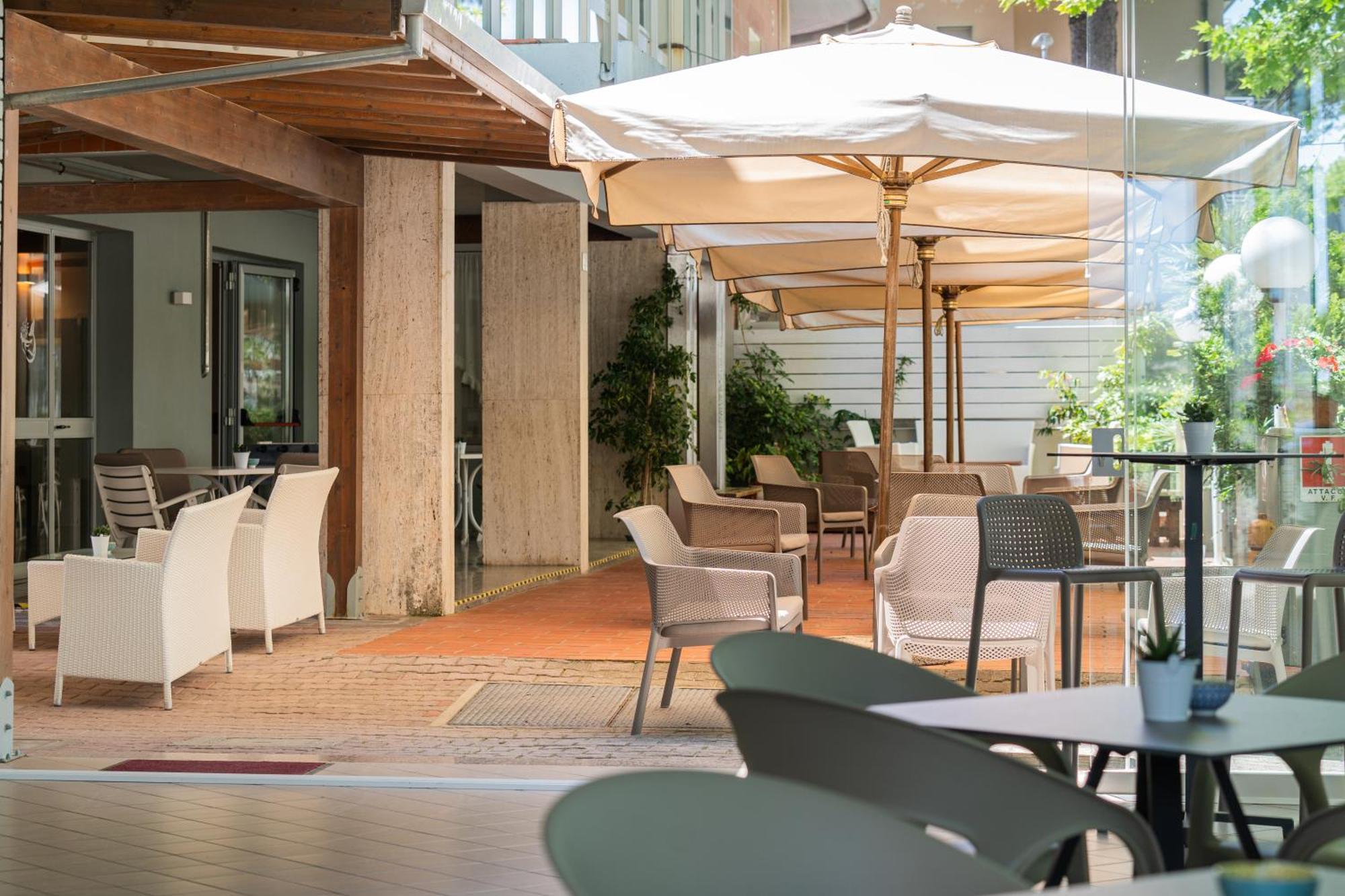Hotel Ondina E Milazzo チェルヴィア エクステリア 写真