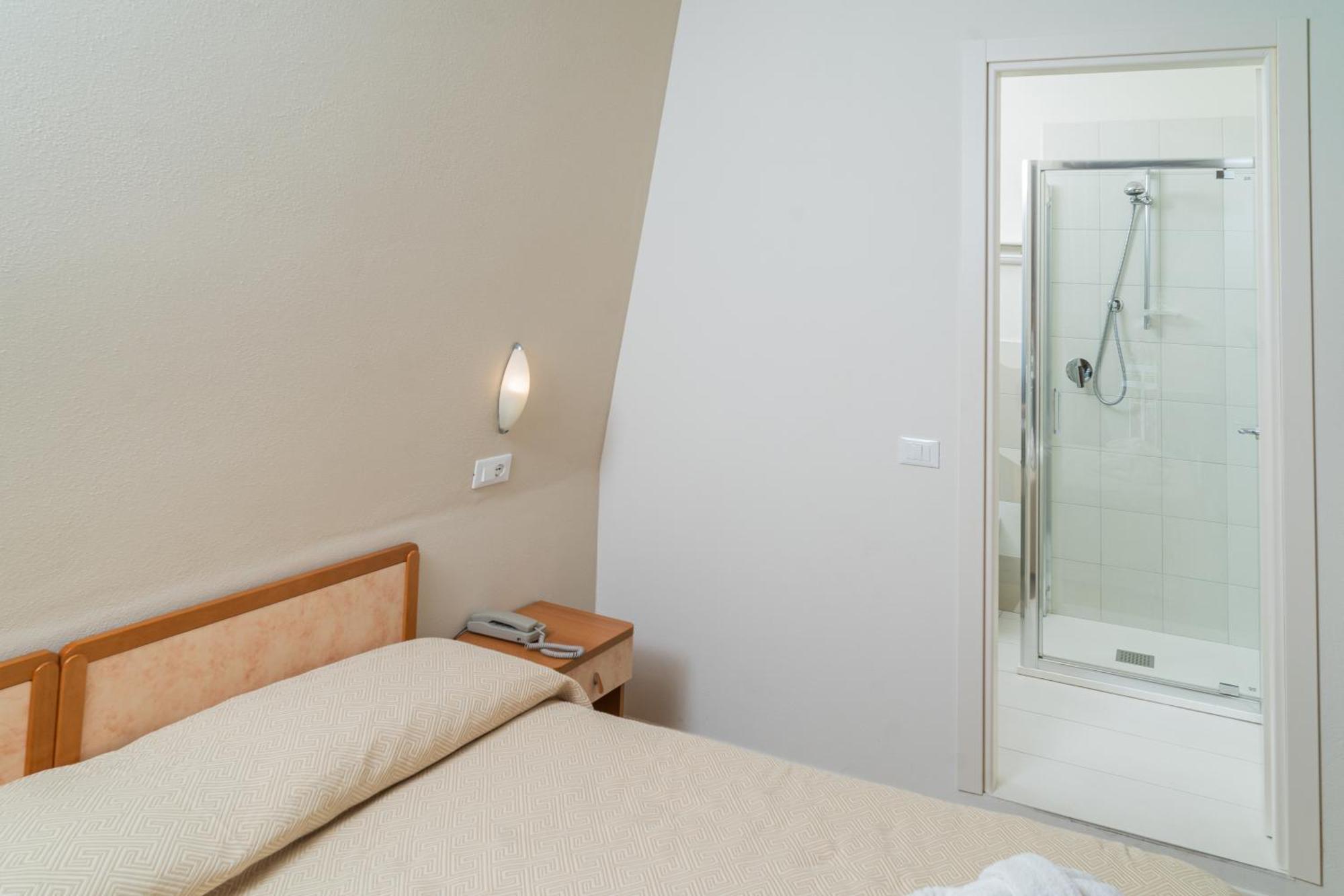 Hotel Ondina E Milazzo チェルヴィア エクステリア 写真
