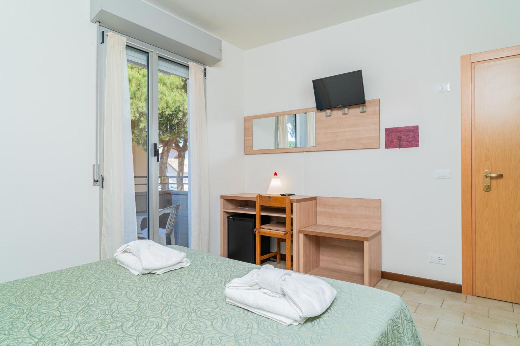 Hotel Ondina E Milazzo チェルヴィア エクステリア 写真