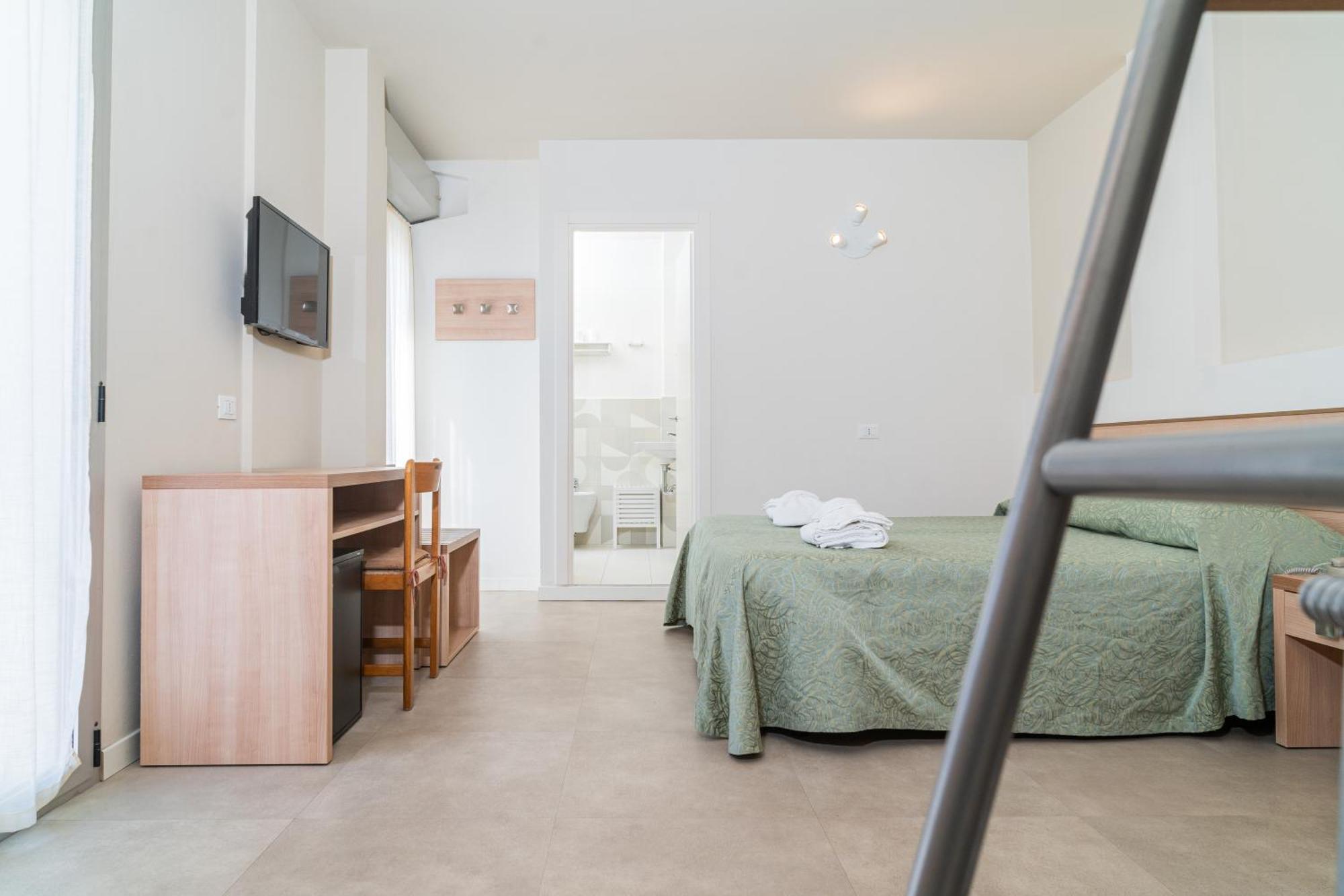 Hotel Ondina E Milazzo チェルヴィア エクステリア 写真