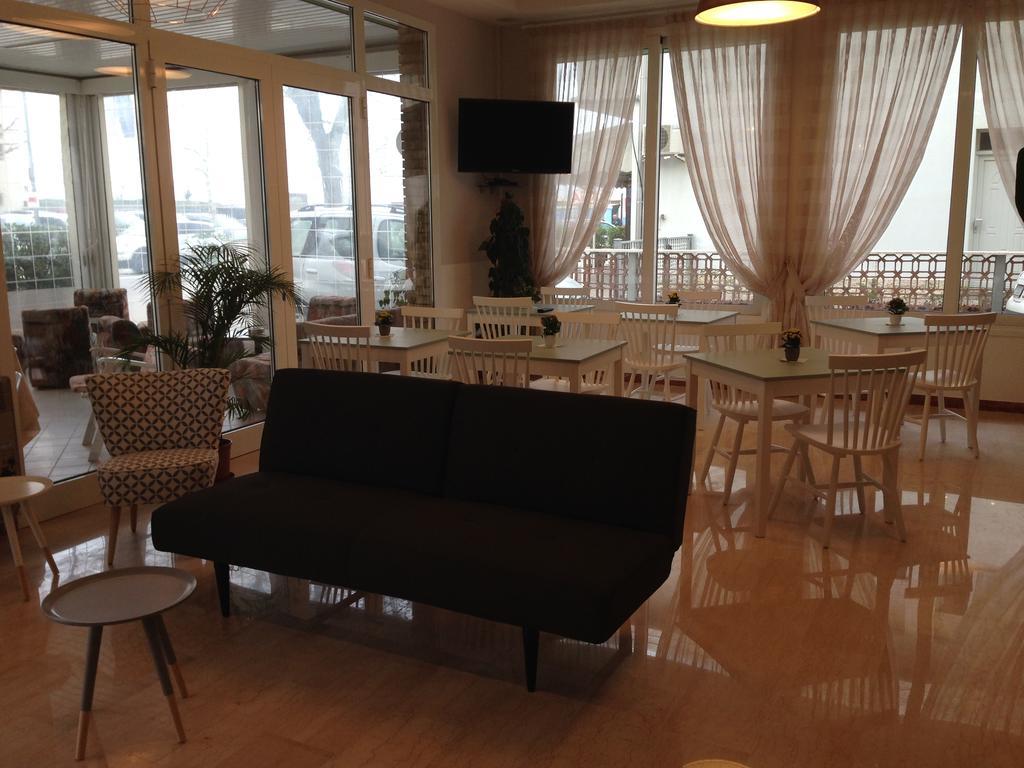 Hotel Ondina E Milazzo チェルヴィア エクステリア 写真