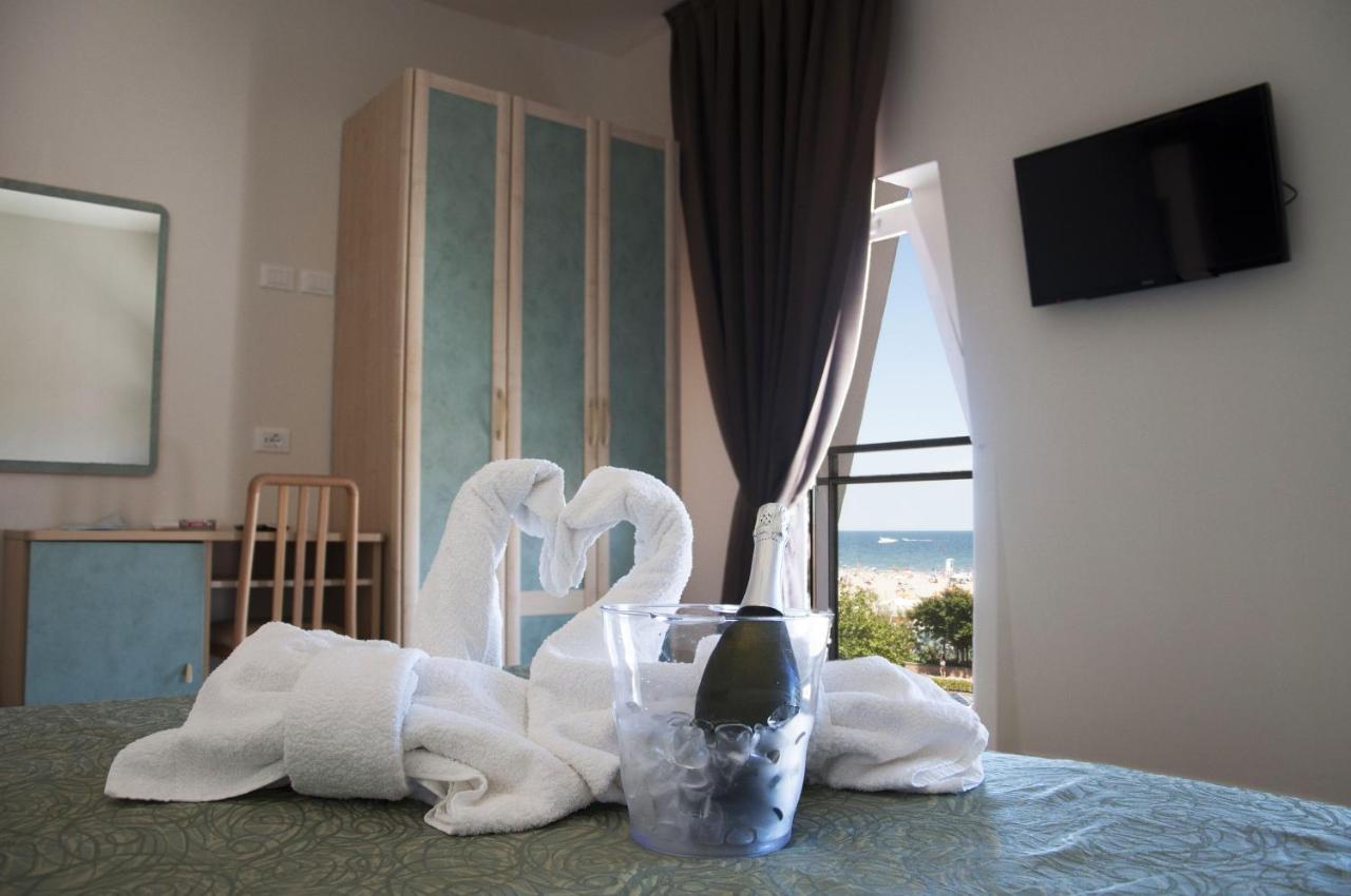 Hotel Ondina E Milazzo チェルヴィア エクステリア 写真